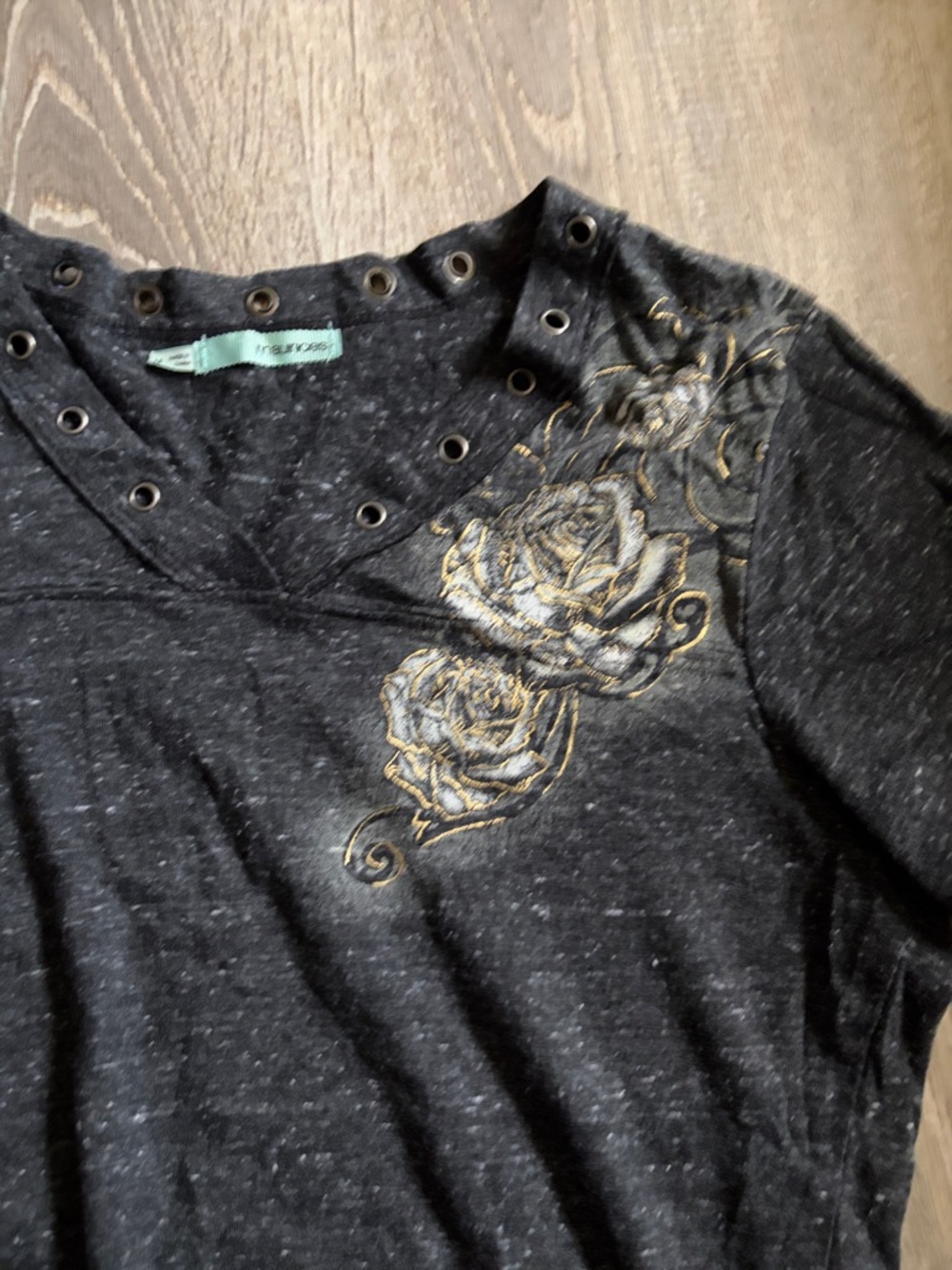 Cute tee - Picture 2 of 3